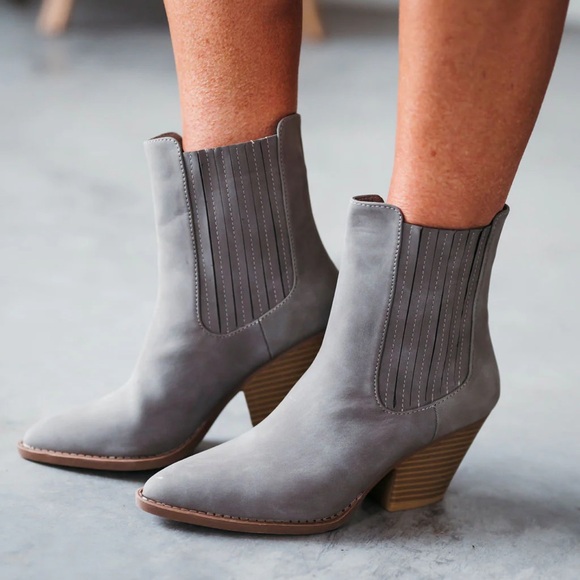 Forever Shoes - Forever Rivers Suede Ankle Bootie Gray Pull On Pointed Toe Womens Size 8 1/2